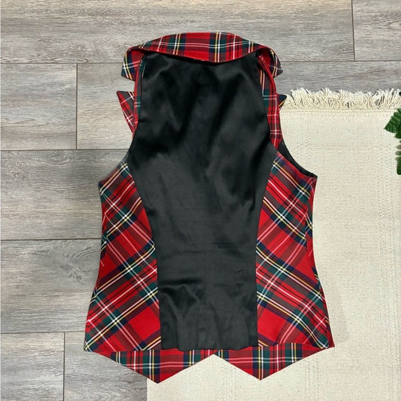 Vest - Picture 2 of 4